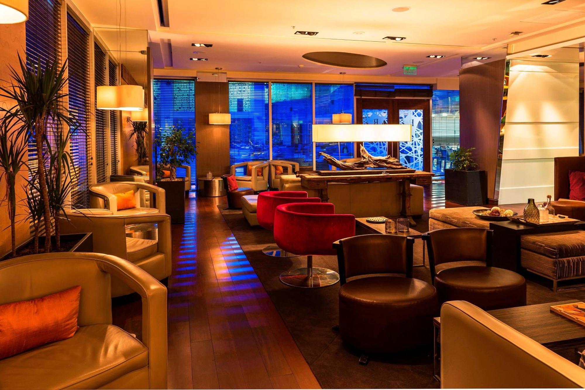 Renaissance Hotel 5*